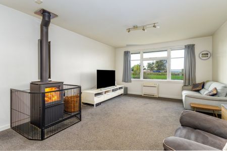Modern Comforts  - Bonus Outdoor Office!