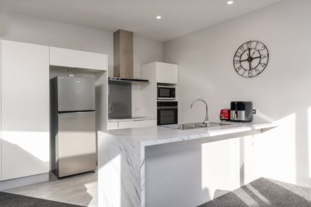Stylish Townhouse with Double Garage