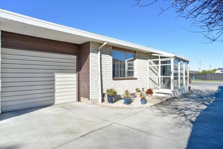 Smart Start or Downsize, Garage and Extra Parking