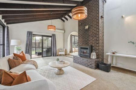 Substantial Family Home - Flexible Living Options!