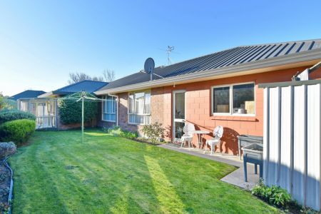 Sundrenched Townhouse In Great Location