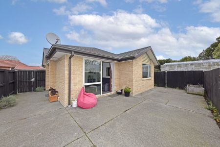Quiet, private, sunny & low maintenance