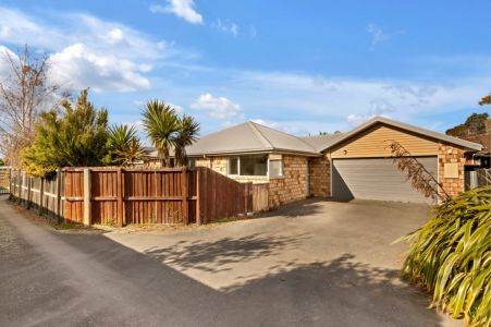 Modern Townhouse in Need of Spruce Up