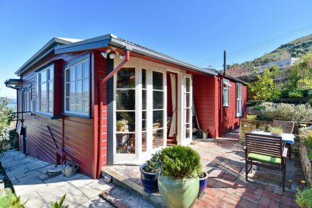 Charming Home With Sea Views Plus A Studio!