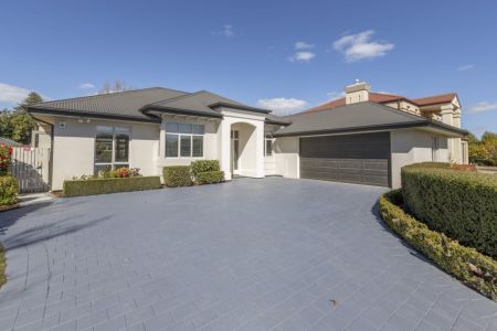 Family Sized Living And Summer Entertaining Await!