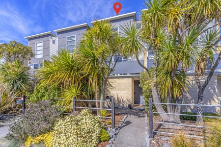 City Fringe Townhouse Living at it's Best!
