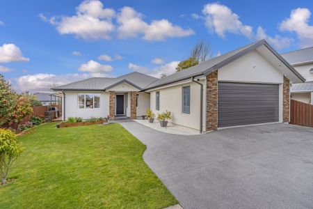 STUNNING 244sqm FAMILY HOME !