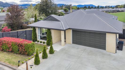 Warm, Welcoming & Low-Maintenance Living in Oxford