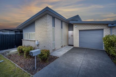 Low Maintenance Living in Sought After Beachgrove