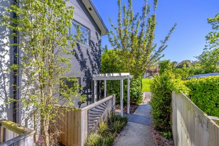 Vibrant City Fringe Lifestyle!