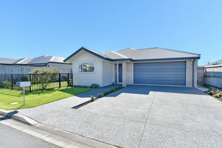 Mews Flash ! Modern, Low-Maintenance Living