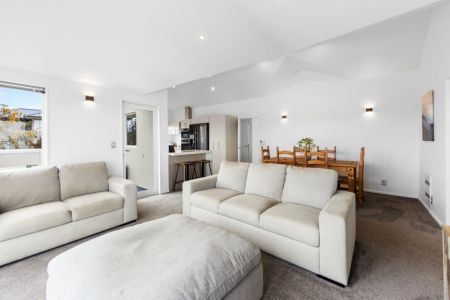 Style, Space & Sun in a Prime Position
