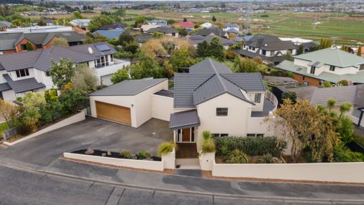Style, Space & Sun in a Prime Position