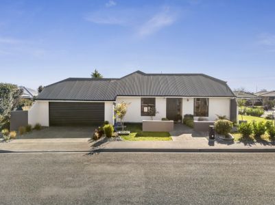 Modern, Easy Care, Great Location !