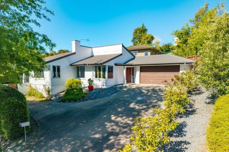 Four Bedroom Home, Easy Care and Central