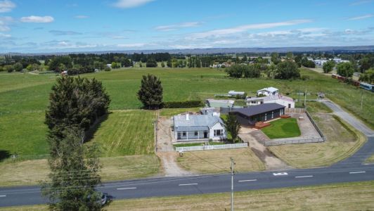 Middlemarch Villa + Vacant Section