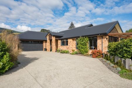 Brick Beauty in Kingsford Drive!