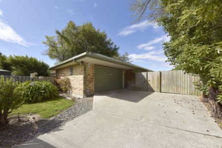 Freestanding townhouse on its own section