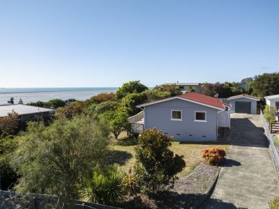 Two Bedrooms plus Sunroom and Amazing Views!