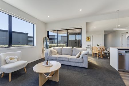 Near New Luxury Town House with Views!