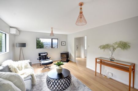 Sea Views & Space &ndash; 4 Bedroom Retreat + Land