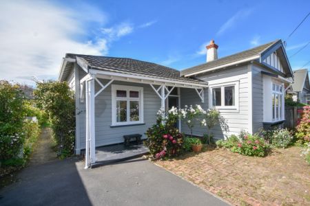 Charming Two-Bedroom St Clair Gem