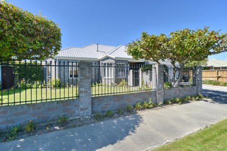 Spacious Family Living in a Quiet Cul-de-Sac