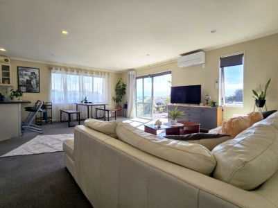 Sun-Soaked, North-Facing & Mountain Views
