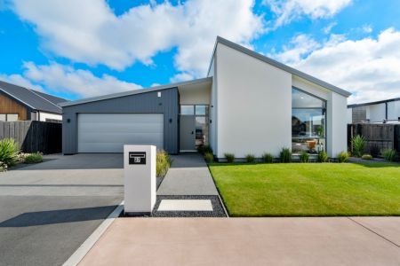 Ex Show Home Now Seriously For Sale.