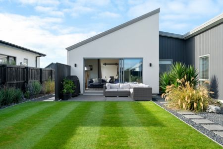 The vendor wants this show home SOLD.