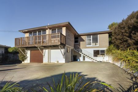 Big Solid 1960's Home and Large Garaging!