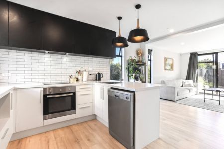 Quality Townhouse adjoined with Motivated Sellers