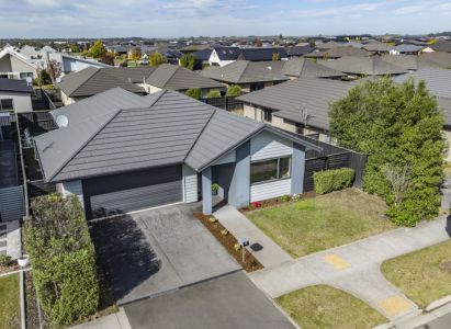 Sunny on Shillingford Boulevard