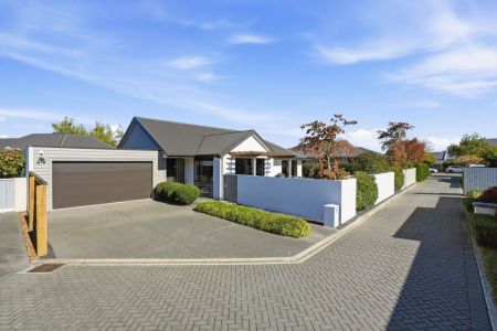 Charming Abode in Prestigious Northwood