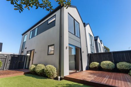 Sun-Soaked City-Living Close to Hagley Park