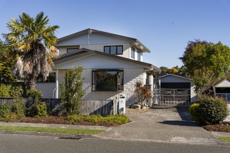 Opportunity Waiting - Owners have moved overseas!