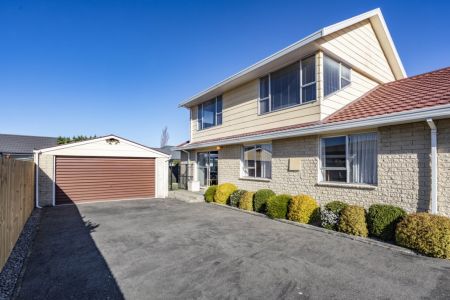 Super-Sized Living in Convenient Location!