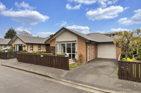 Sunny Standalone Over 60's Unit, Neg Over $449,000