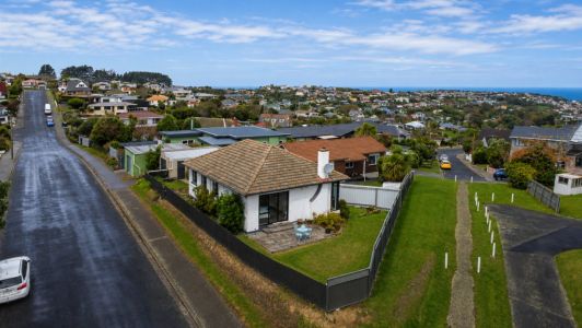 Easy Care Living in Sought After Waverley