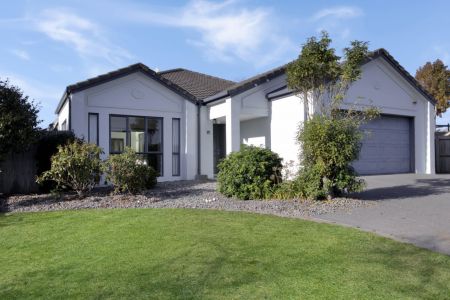Spacious Family Home in a Quiet Cul-de-Sac