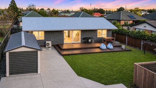 Stylish, Modern And Sun-Soaked!