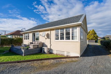 Sunny, Easy Care Living!