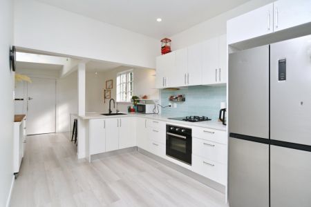 Entry Level Gem! Double Garage & 1.5 bathrooms!