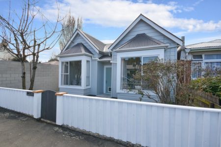 Beautifully Presented Villa With Modern Comfort