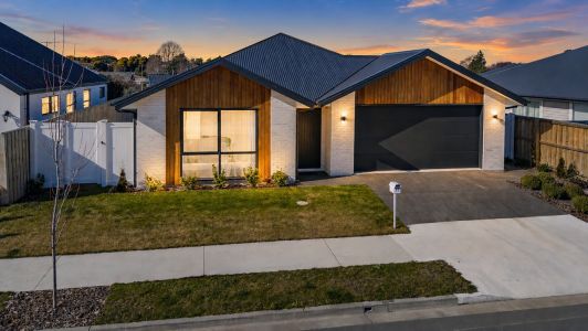 Modern, Sunny & Ready to Love