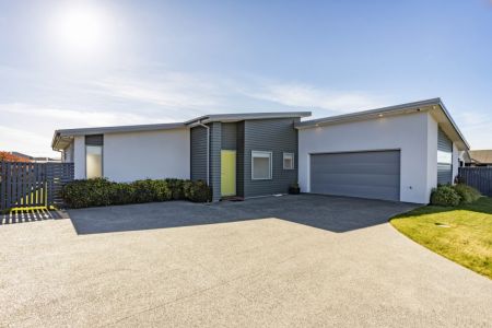 Sun-Drenched Dream Home in a Prime Location