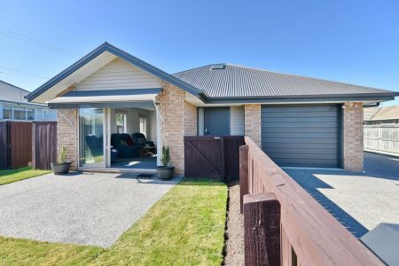 Very Spacious Over 60&rsquo;s Unit