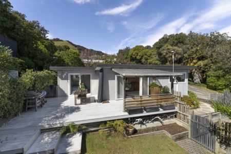 Oasis, Light and Private!