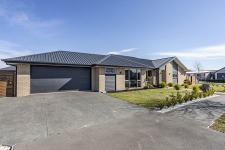Enviable Family Opportunity In Prestons Park!