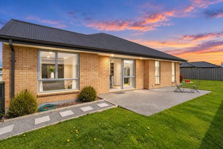 Modern, Well-Maintained & Ready to Enjoy